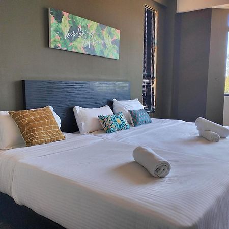 Aa Residen Luxury Condo Homestay 18Mins Walk Tanjung Aru Beach & Golf Course, Not Beach Side Resort كوتا كينابالو المظهر الخارجي الصورة
