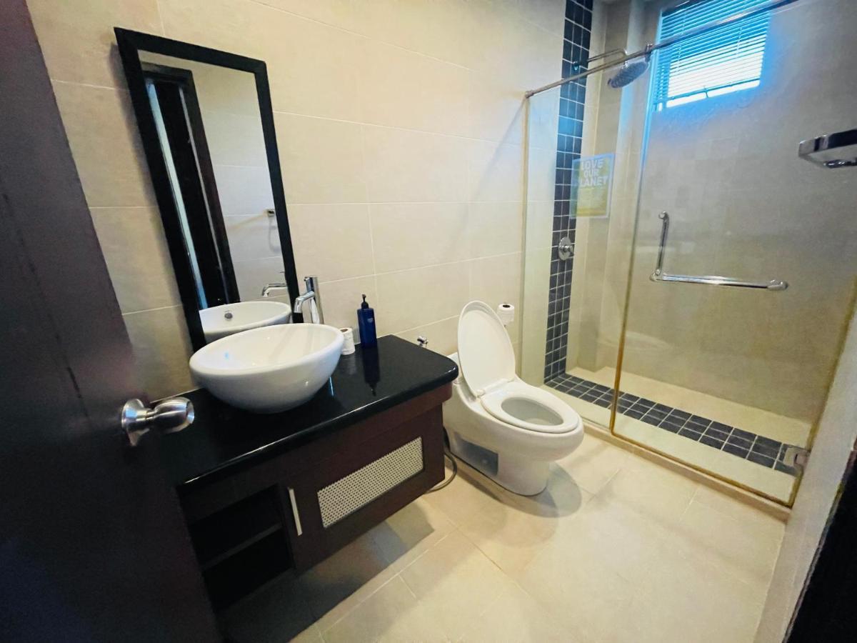 Aa Residen Luxury Condo Homestay 18Mins Walk Tanjung Aru Beach & Golf Course, Not Beach Side Resort كوتا كينابالو المظهر الخارجي الصورة