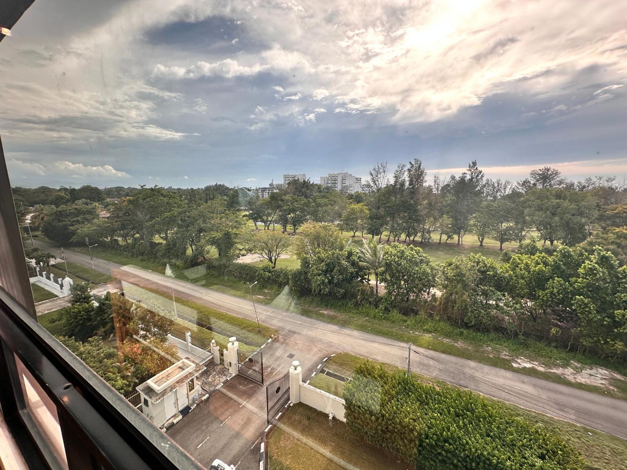 Aa Residen Luxury Condo Homestay 18Mins Walk Tanjung Aru Beach & Golf Course, Not Beach Side Resort كوتا كينابالو المظهر الخارجي الصورة