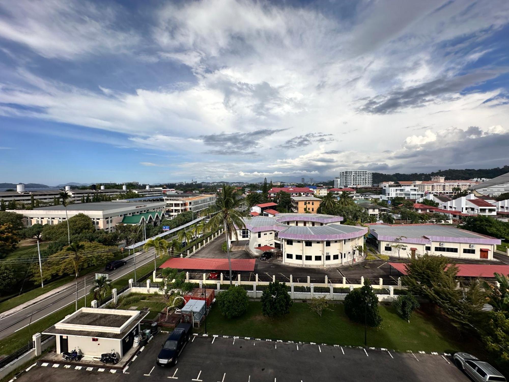 Aa Residen Luxury Condo Homestay 18Mins Walk Tanjung Aru Beach & Golf Course, Not Beach Side Resort كوتا كينابالو المظهر الخارجي الصورة